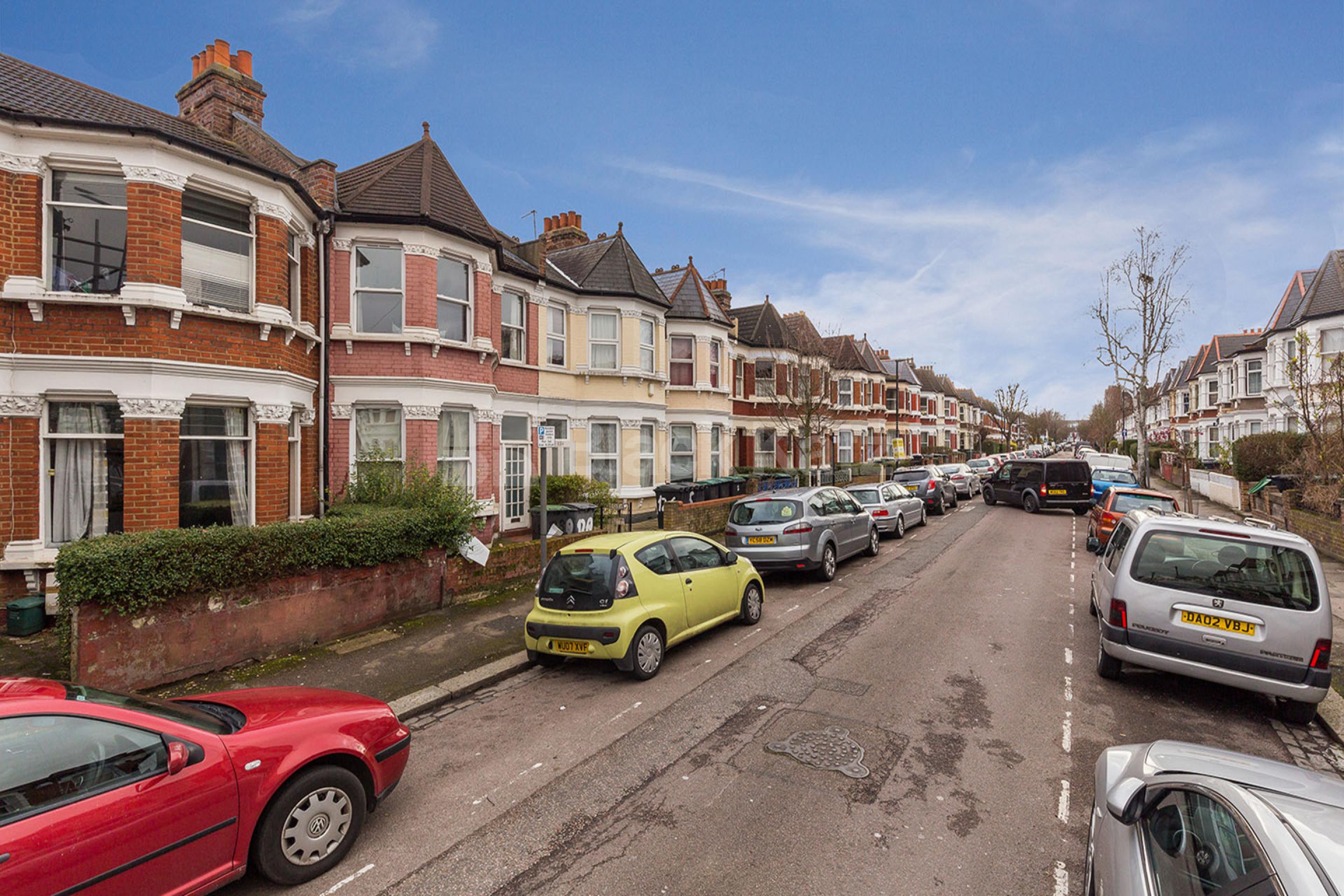 A 312 sqf Studio located only minutes from a tube and an array of amenities Falkland Road, Turnpike Lane  n8